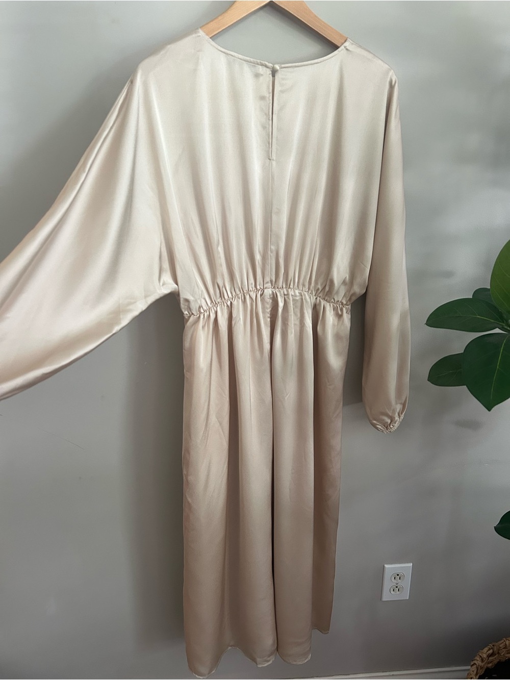 NWT Baltic Born Champagne Long-Sleeve Midi Dress - Picture 4 of 12